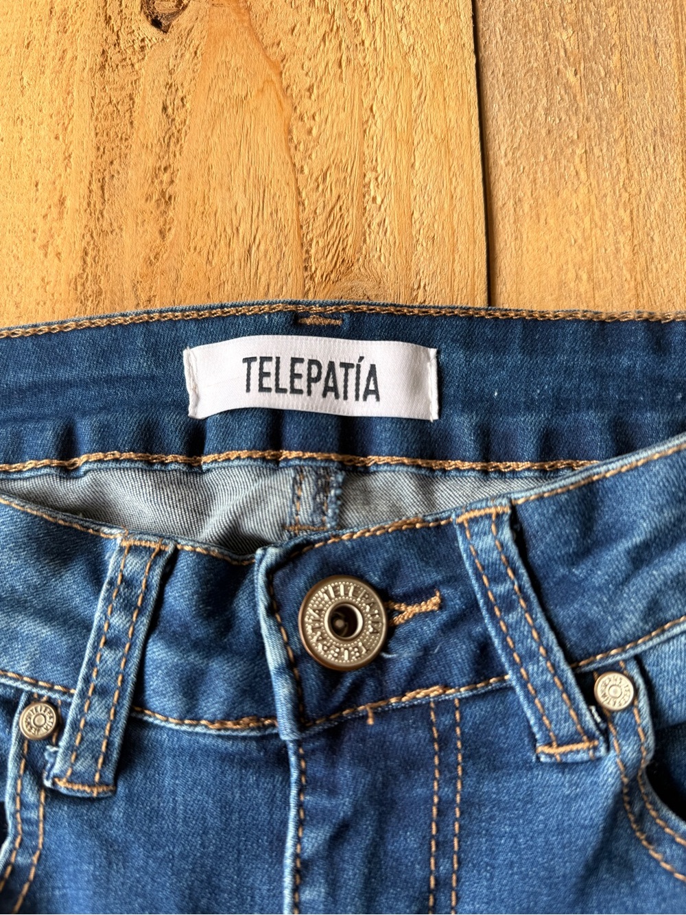 Telepatía women’s Blue Embroidered boho/ western Flare women Jeans size 3/26 - Picture 3 of 6